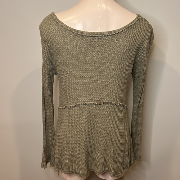 Women’s Green Long Sleeve Shirt - Picture 9 of 9